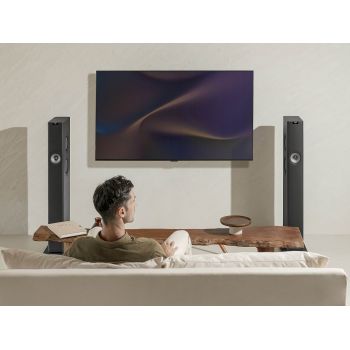 KEF LS60 Wireless carbon black in room