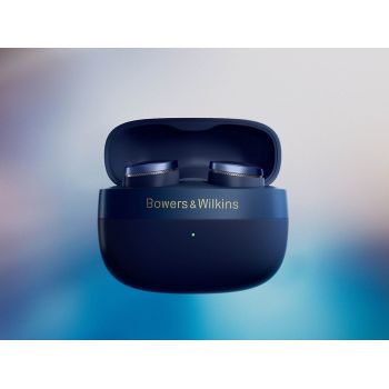 Bowers & Wilkins Pi8 Midnight Blue charging case