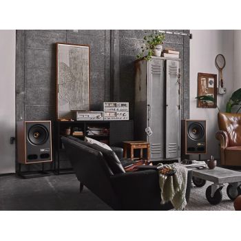 Vestlyd Type V12C oak i a room