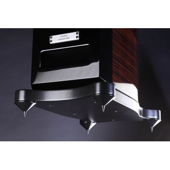 Usher Dancer Mini-Two Diamond base detail